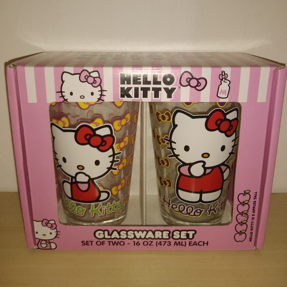 Hello Kitty Glassware Set